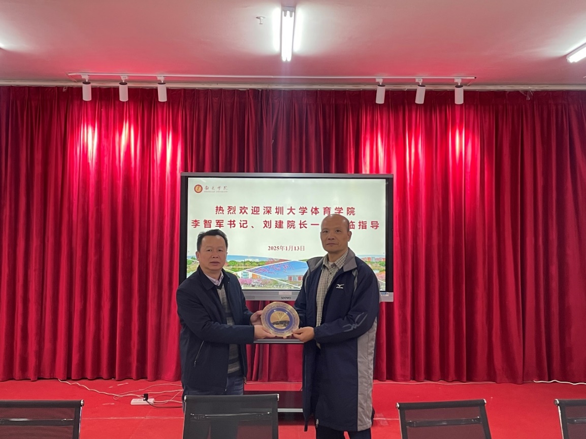 免费黑料网站