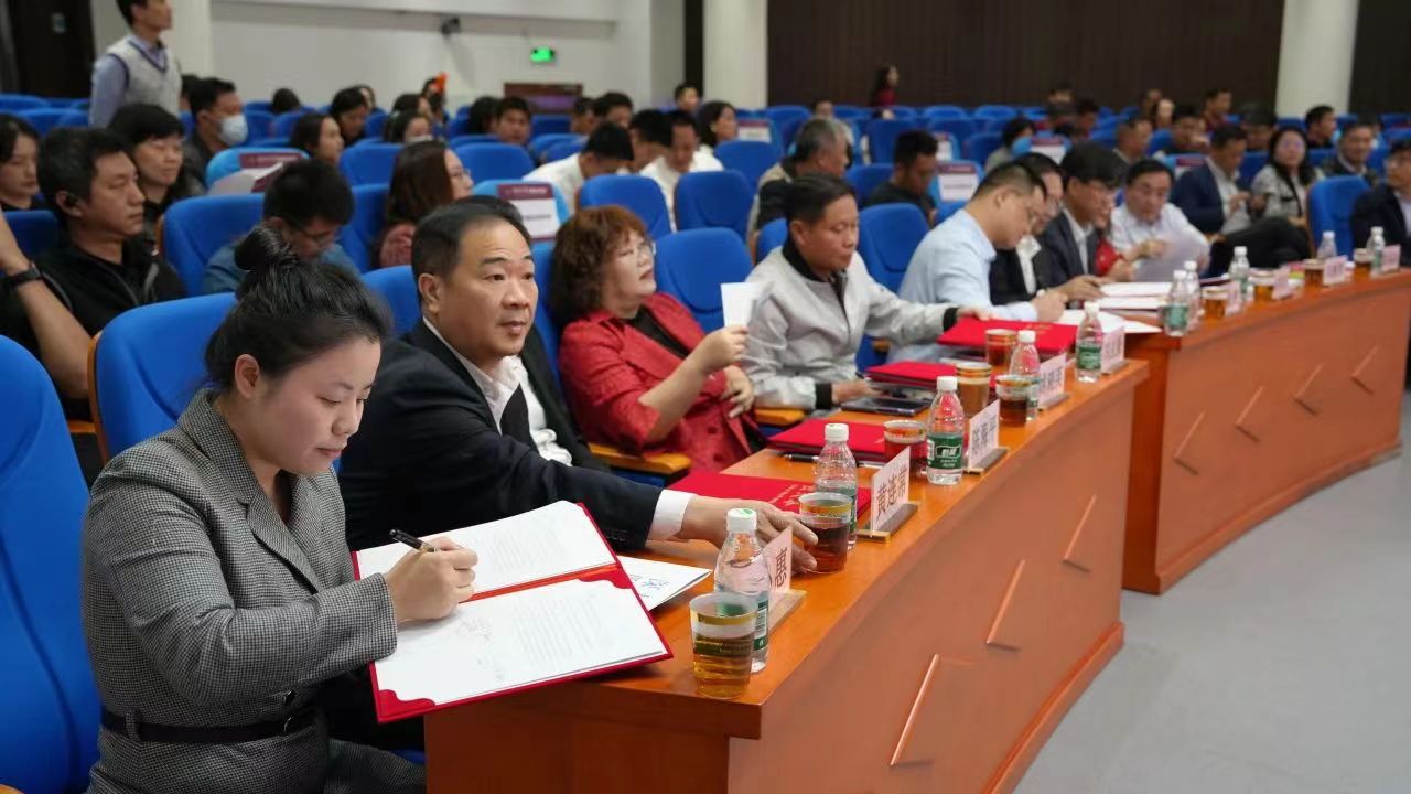 免费黑料网站