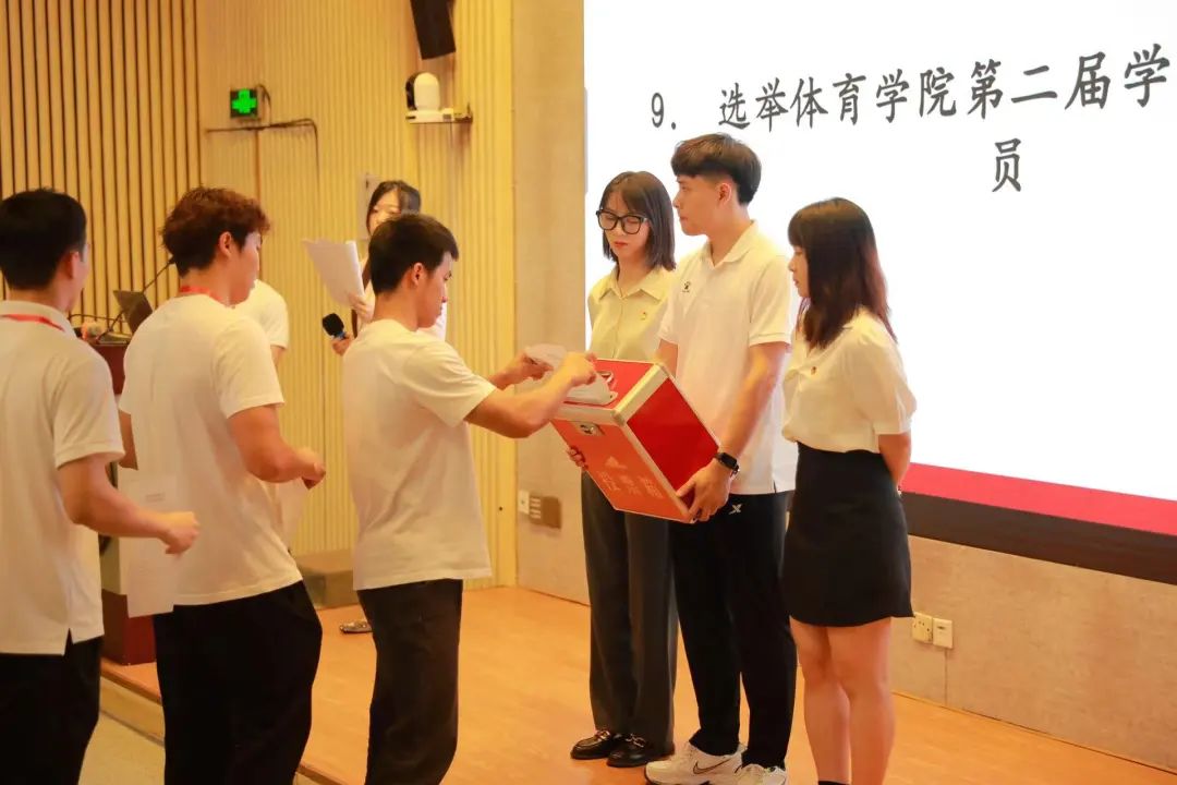 免费黑料网站