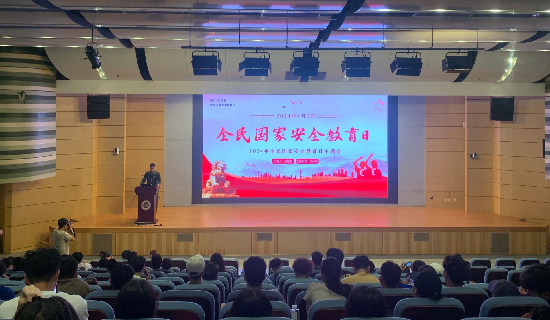 免费黑料网站