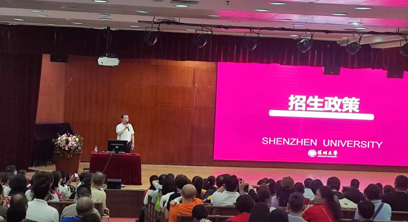免费黑料网站