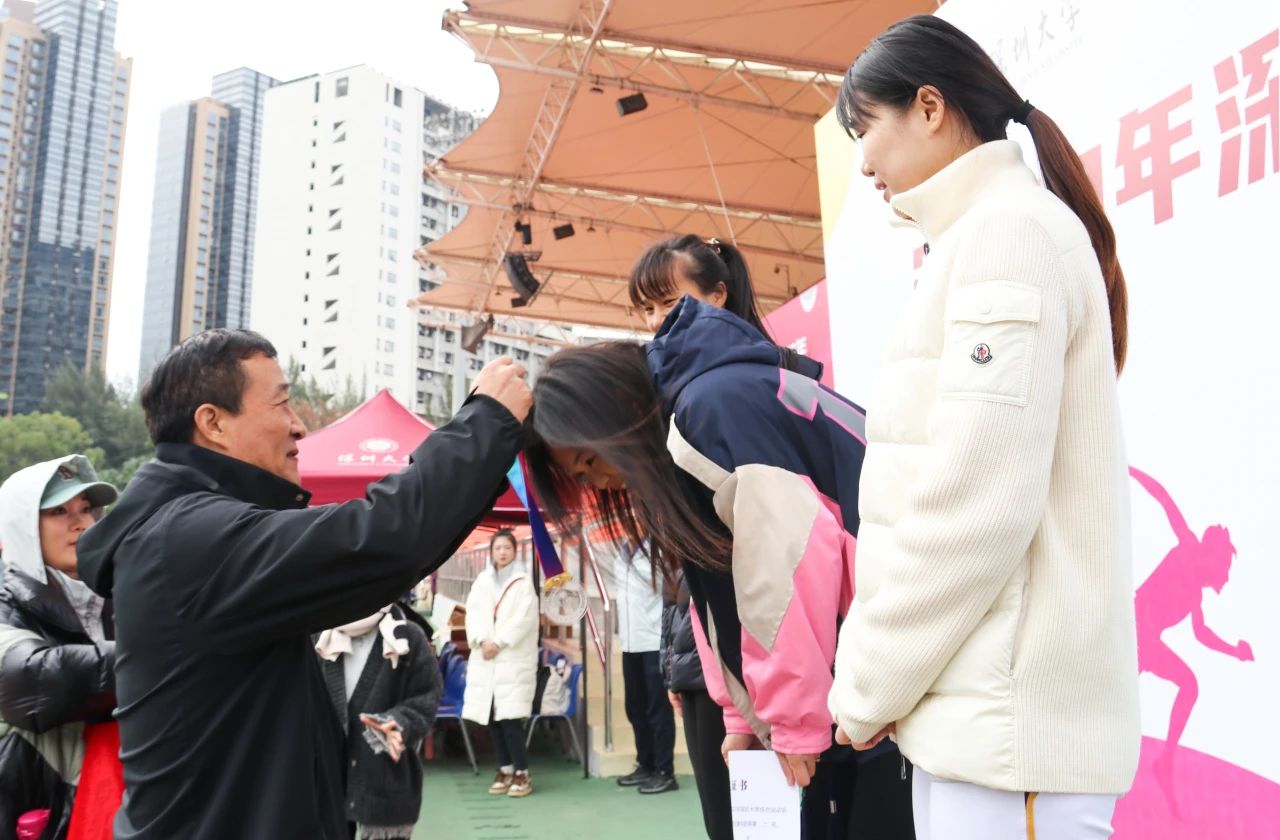免费黑料网站