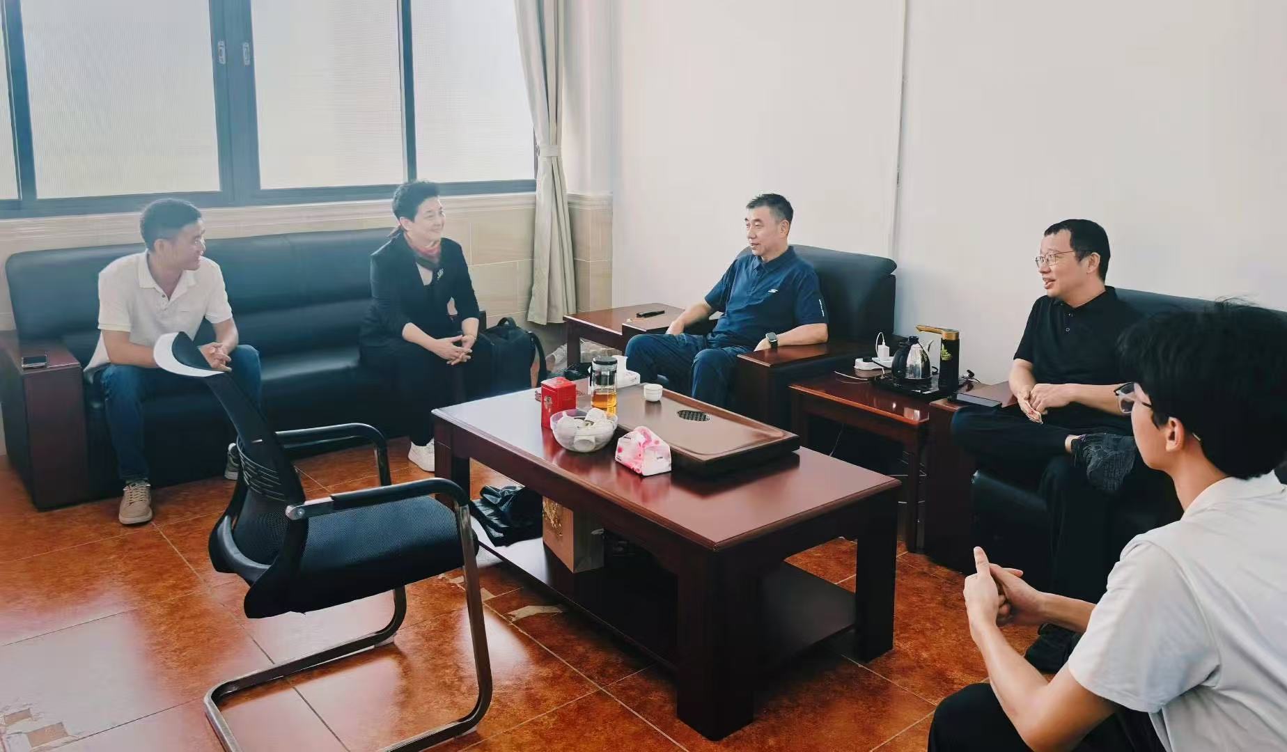 免费黑料网站