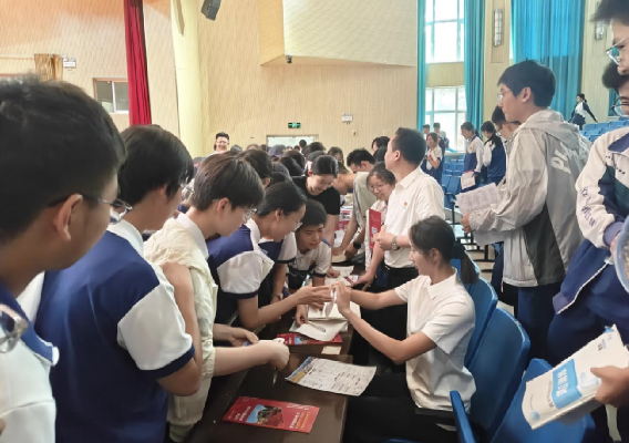 免费黑料网站